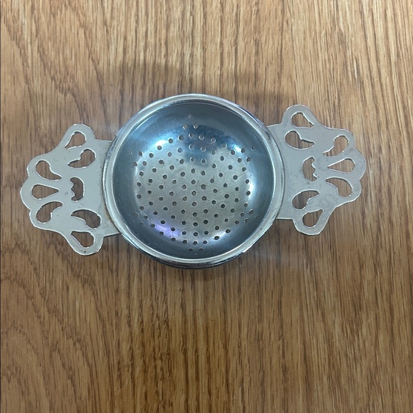 English made Silver Metal Tea Strainer - Picture 1 of 4